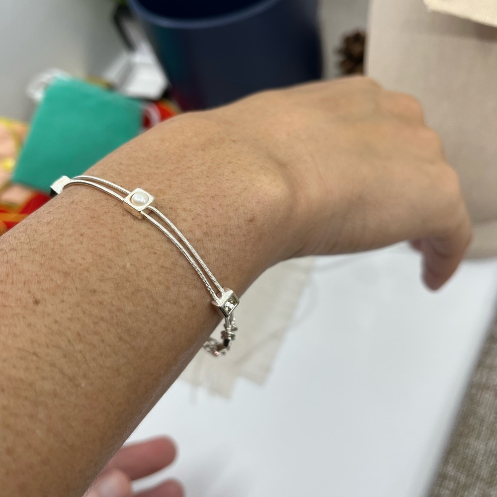 ✨ Vintage Silver-Tone Double-Strand Bracelet with CZ and Faux Pearls - Picture 6 of 12